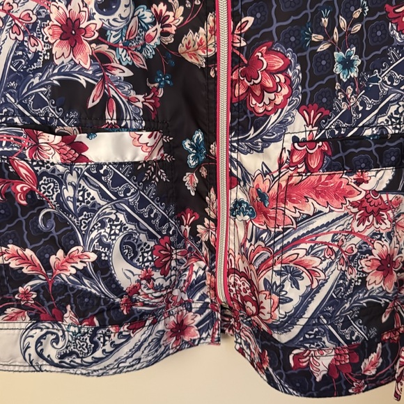 SALE Chico’s Zenergy Paisley Mix Packable Jacket - Picture 3 of 5
